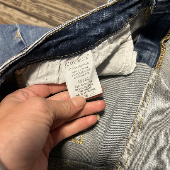 Judy Blue Jeans Women's 15/32 Boyfriend Fit Stretch High Rise Distressed Denim - Picture 6 of 6